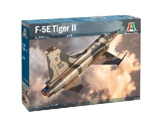 Italeri: F-5E Tiger II repülő makett, 1:48