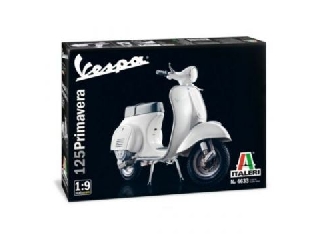 Italeri: Vespa 125 Primavera robogó makett, 1:9