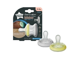 Tommee Tippee nyugtató cumi CTN Night anyamell formájú 0-6 hó 2db